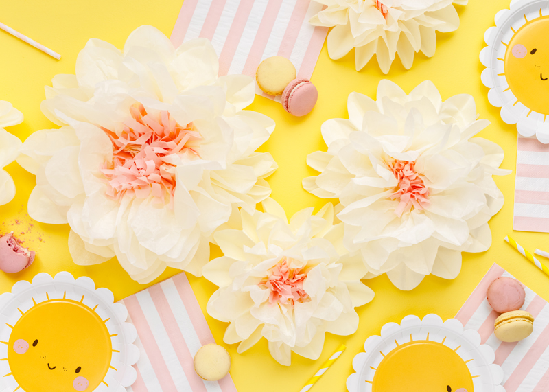 Dekoracja bibułowa Kwiaty, kremowy, 30-20 cm (1 op. / 5 szt.) - obrazek 5