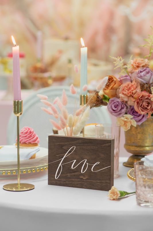 Drewniany numer na stół ''Five'', 2x18x12.5 cm - obrazek 2