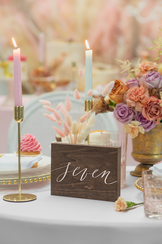 Drewniany numer na stół ''Seven'', 2x18x12.5 cm - obrazek 2