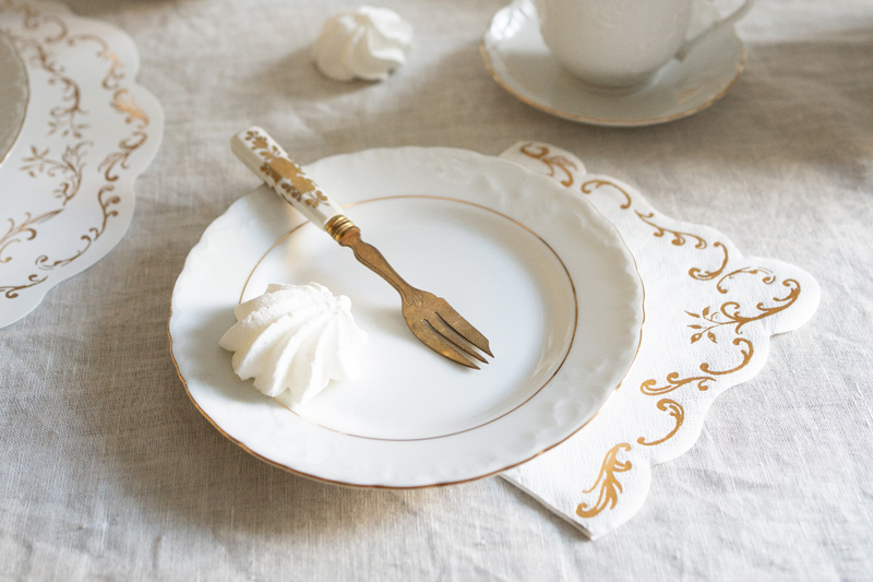 Serwetki Ornament, 33x33cm, białe (1 op. / 12 szt.) - obrazek 3