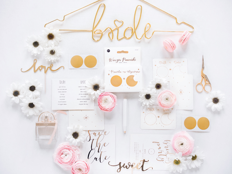 Metalowy wieszak Bride, złoty, 45x27cm - obrazek 3